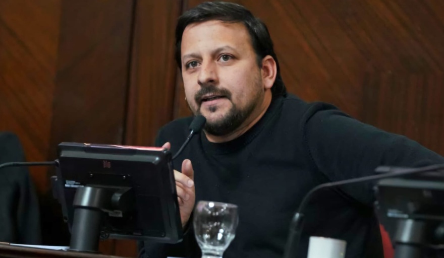 Avanza el proyecto de Santalla para prohibir los celulares en escuelas primarias de PBA
