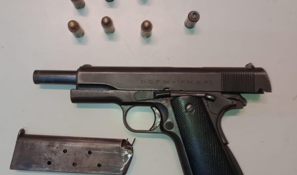 Cayeron cuando robaban en un local de Avellaneda: Llevaban un arma del Ejército