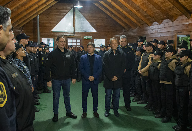 policías
