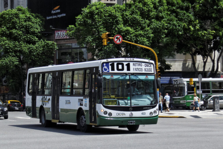 Buenos_Aires_-_Colectivo_101_-_120209_112132
