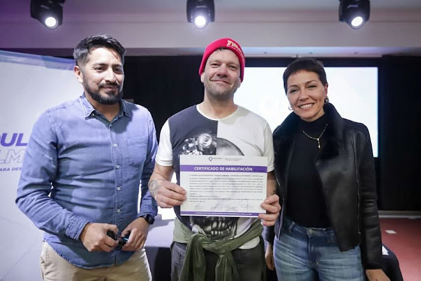 MAYRA OTORGÓ CERTIFICADOS DE HABILITACIÓN MUNICIPAL A 13 COMERCIOS DEL DISTRITO (4)