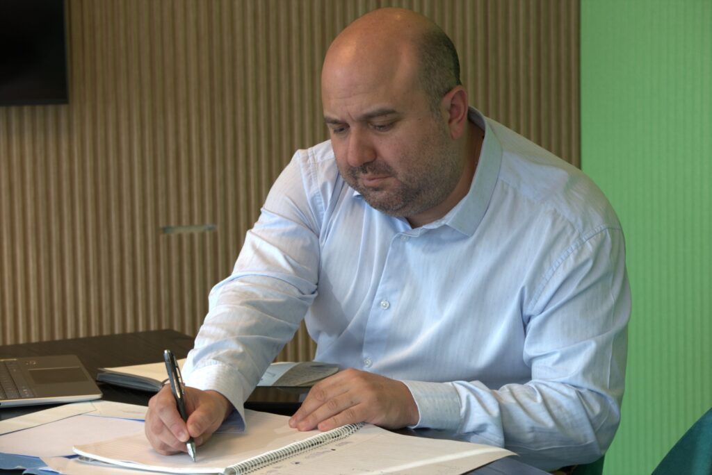 e2057162-a631-49e0-80b4-77c140447f38